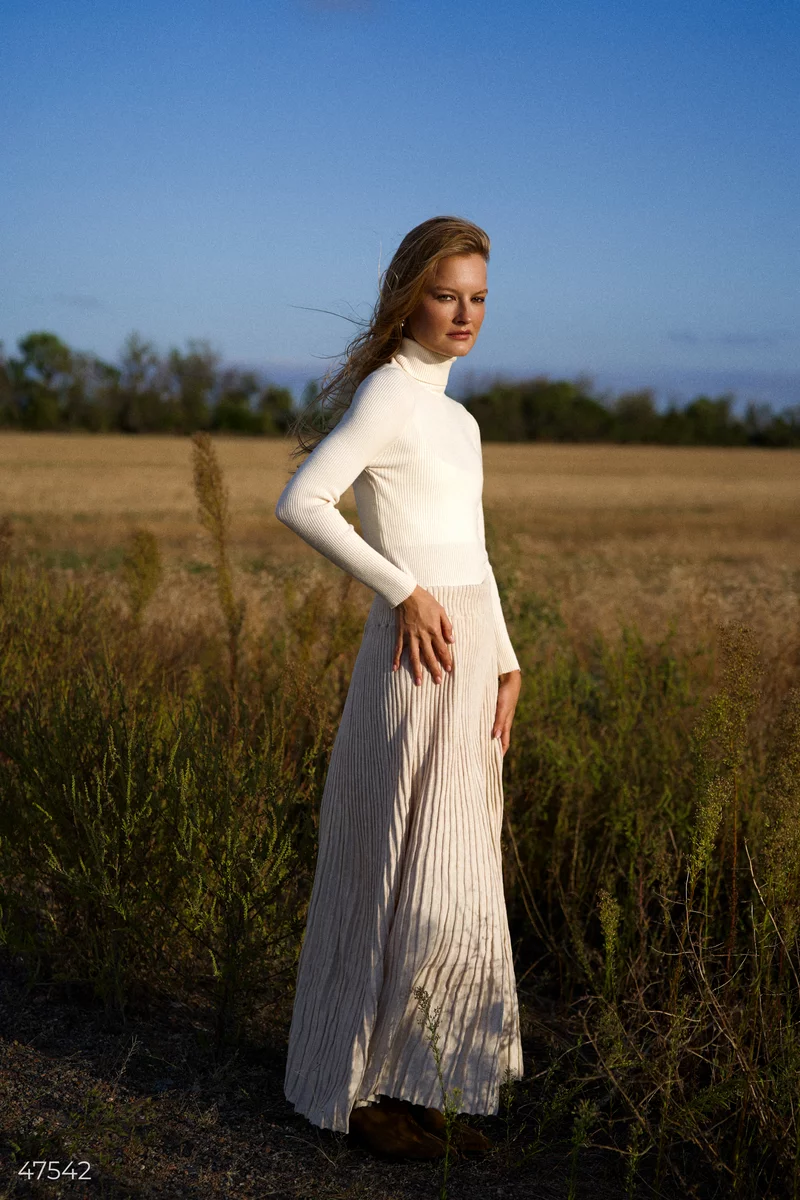 Beige knitted maxi skirt photo 5