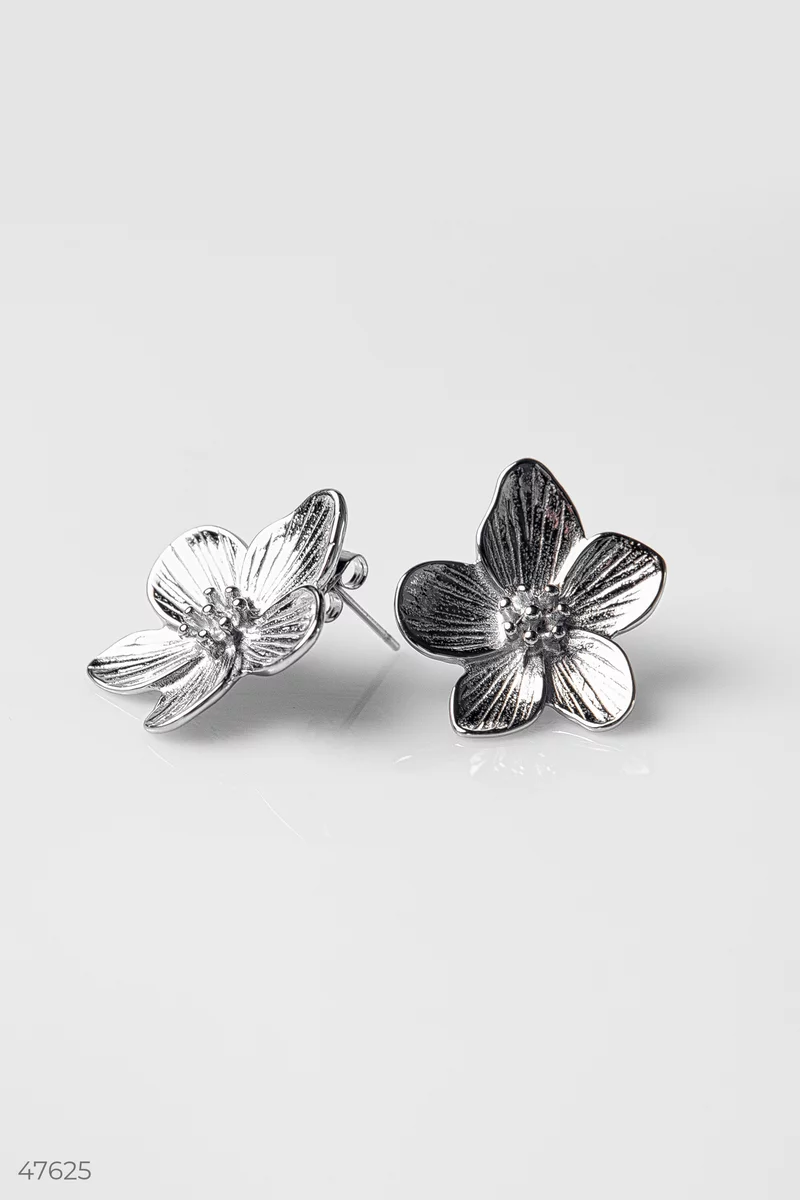 Silver stud earrings in the shape of a flower photo 2