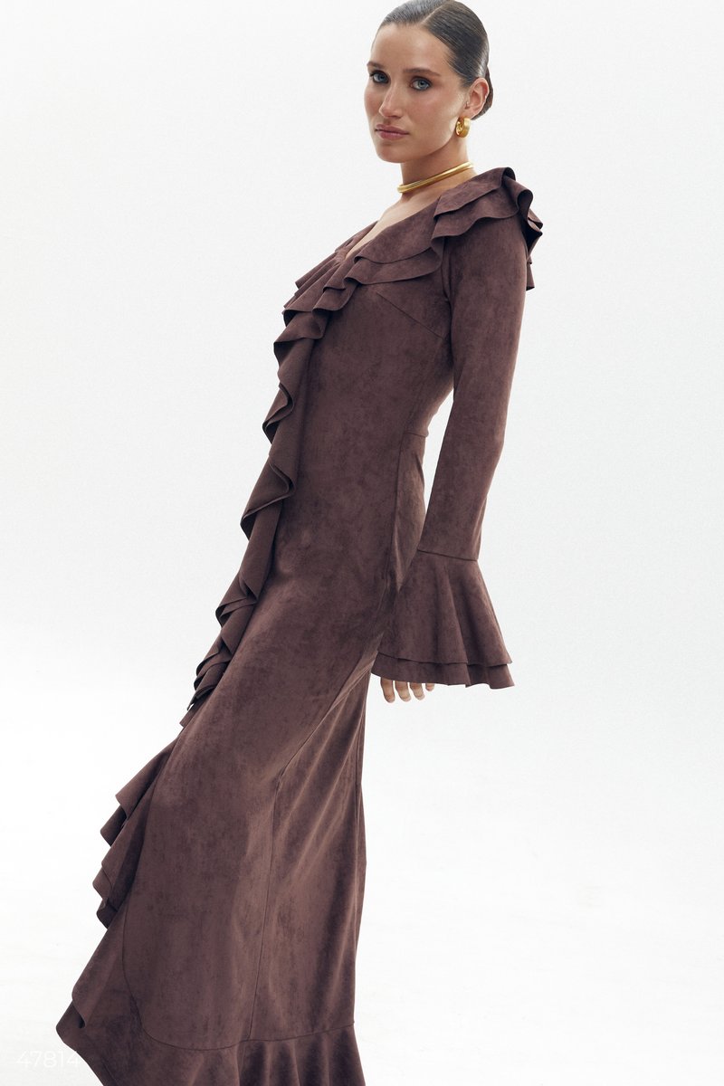 

Коричнева сукня максі із екозамші з розрізом