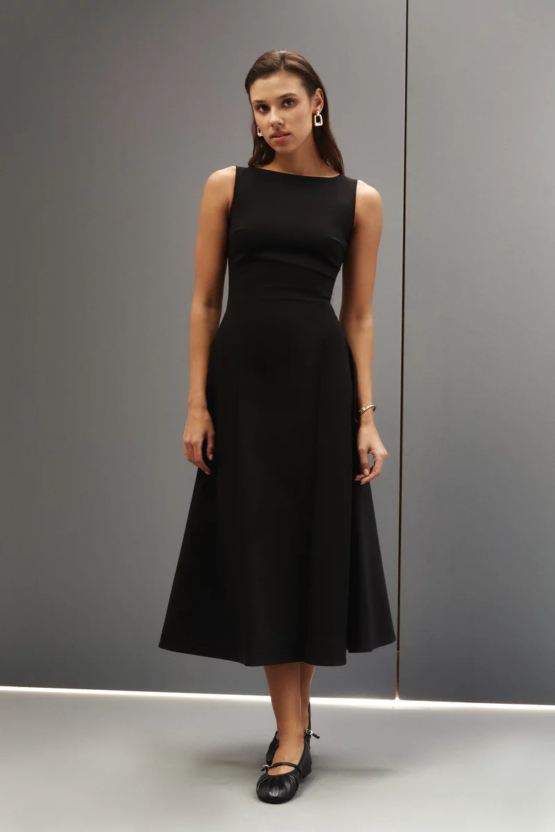 Black midi dress with flared skirt photo 1