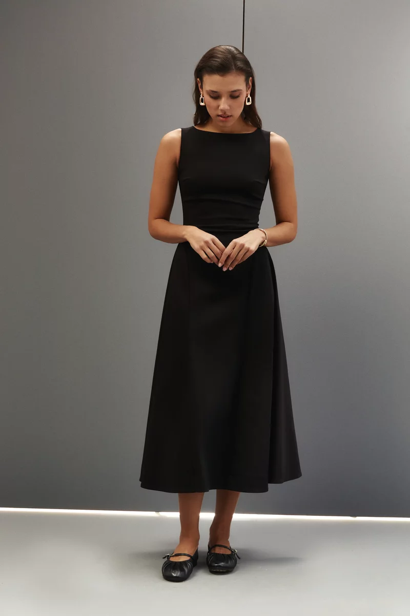 Black midi dress with flared skirt photo 2