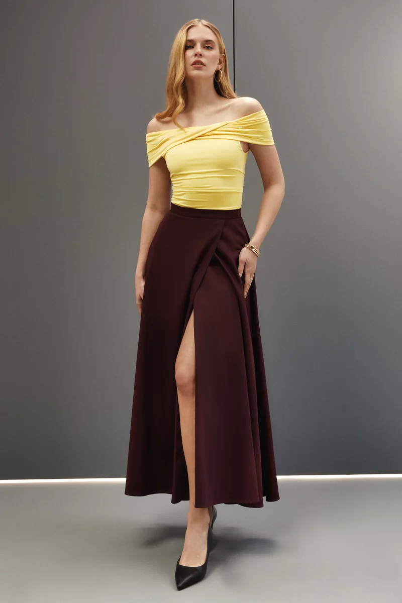 Flared maxi skirt in burgundy photo 3