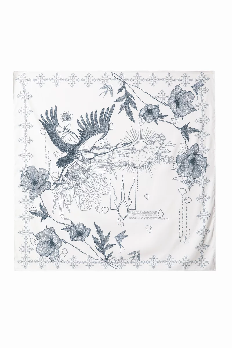 Молочный шелковый платок с принтом Душа фотография 1