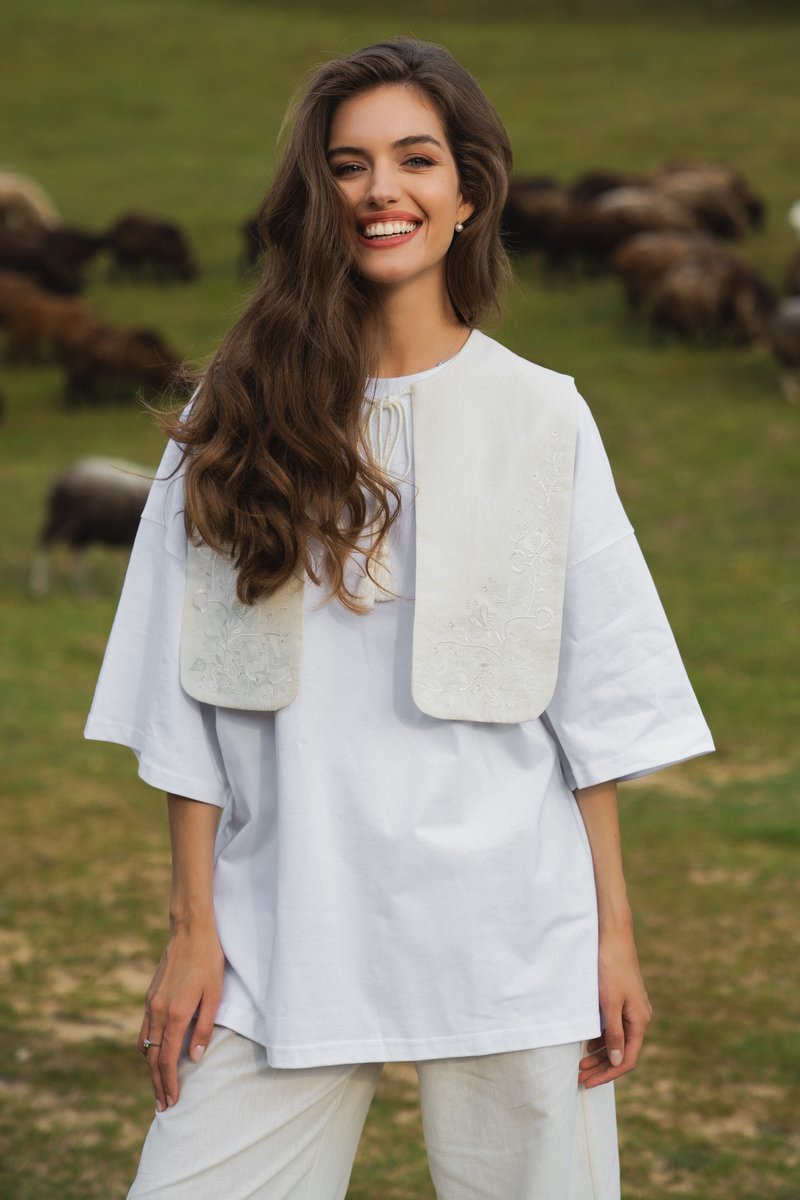 

Манішка "Галузка" з натурального льону на зав'язці