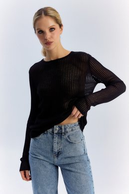 Black knitted long sleeve with round neck