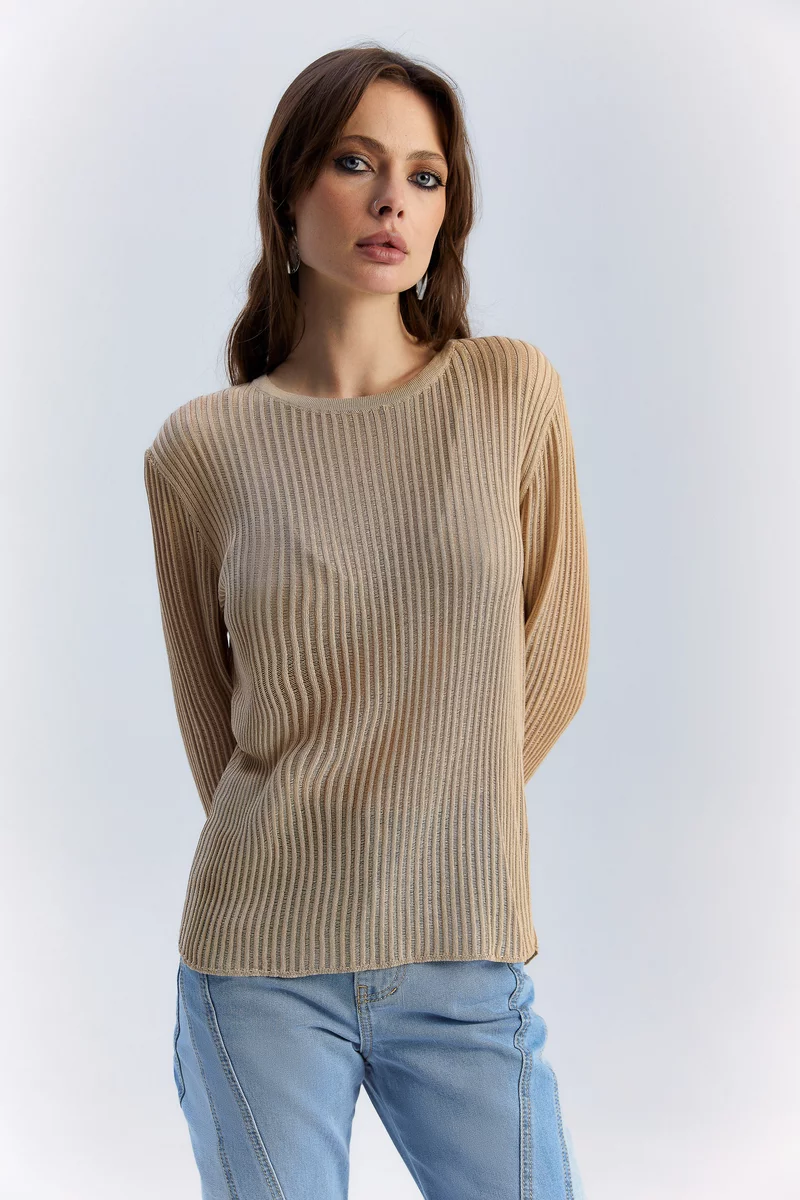 Beige knitted long sleeve with round neckline photo 1