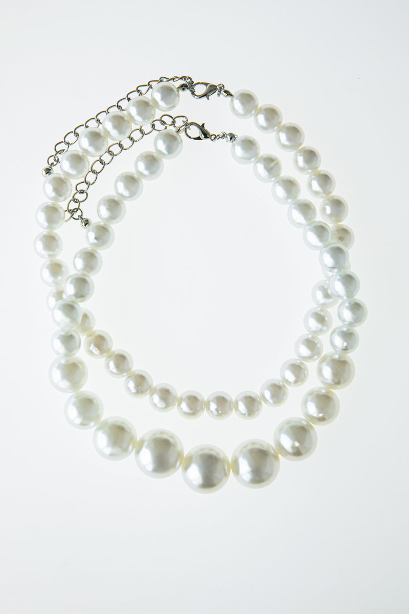 

Подвійне біле намисто з перлинами