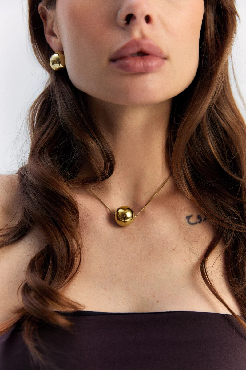 Gold-tone set of earrings and necklace photo 1