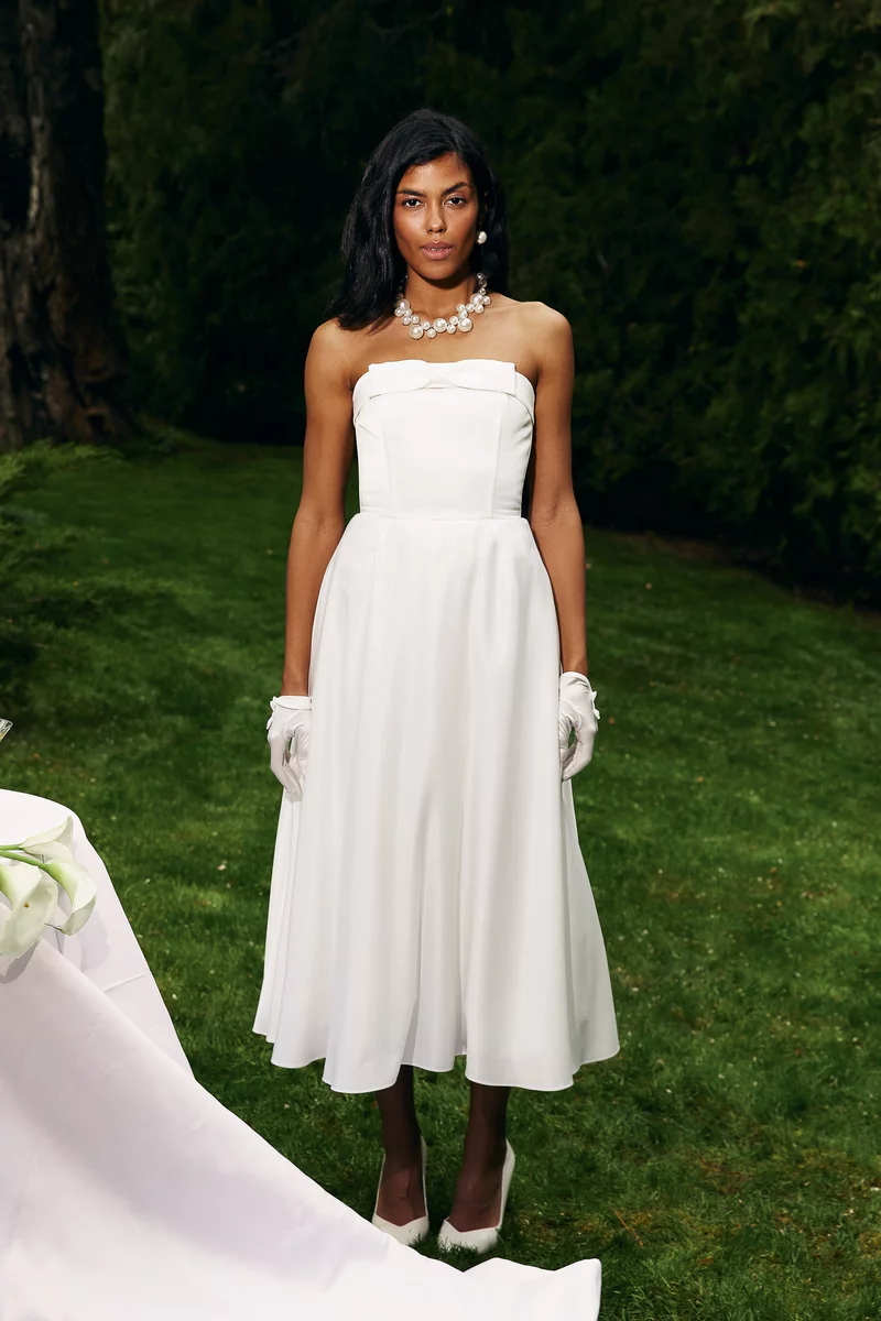 Milky satin midi dress with a full skirt photo 1