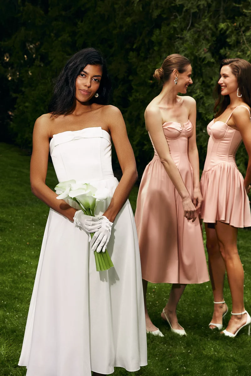 Milky satin midi dress with a full skirt photo 3