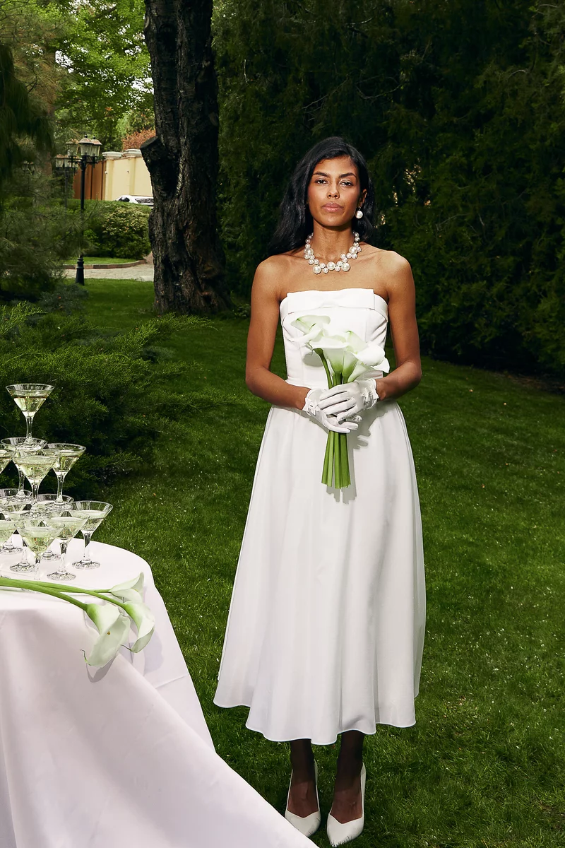 Milky satin midi dress with a full skirt photo 5