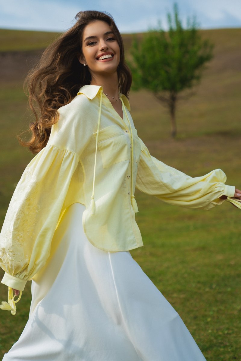 

Ніжно жовта вишиванка "Гілля" з натурального льону