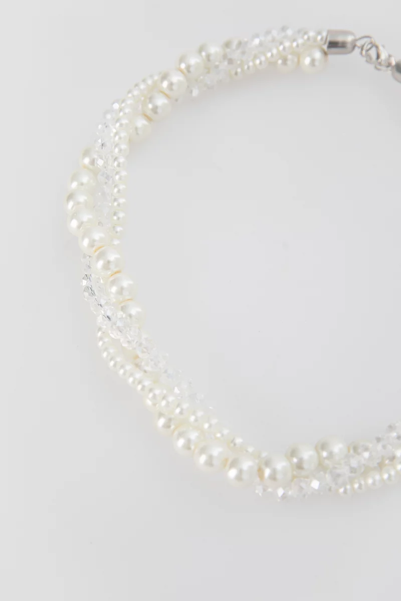 Белые бусы из жемчужин разного размера фотография 5