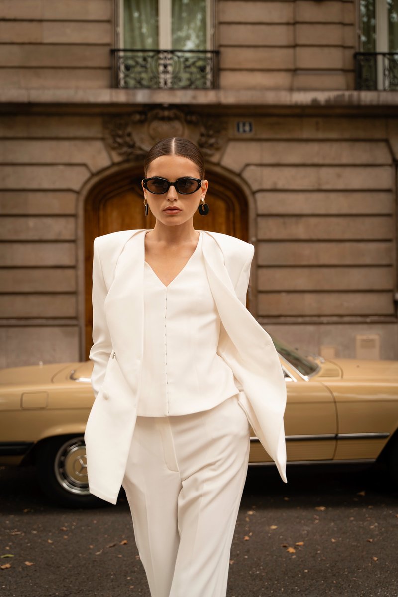 

Молочний подовжений жилет на гачках