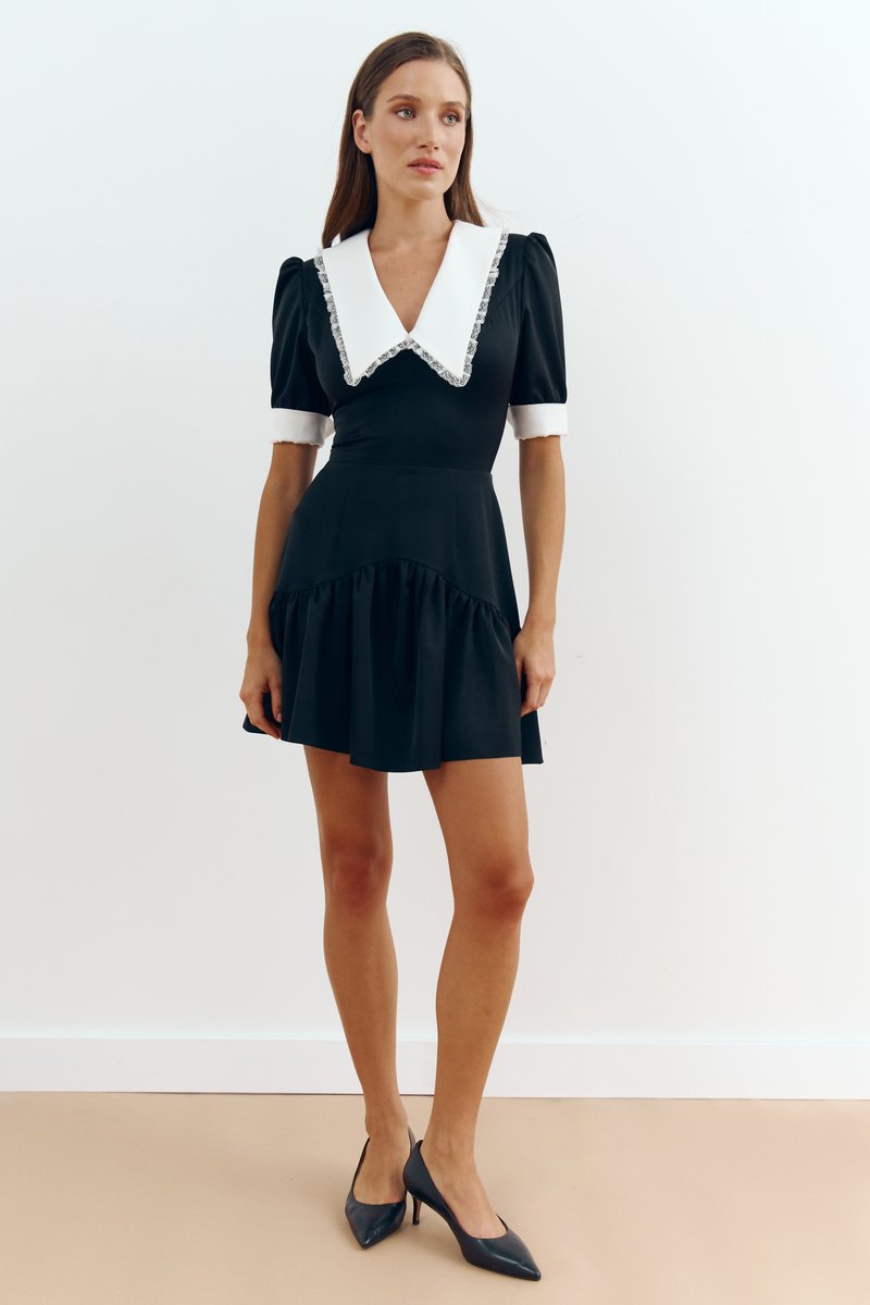 

Сатинова сукня міні з контрастним коміром та манжетами