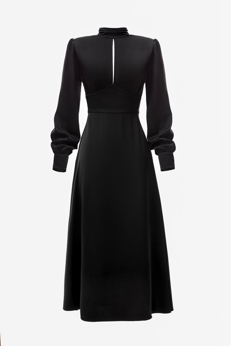 

Чорна сатинова сукня максі з розкльошеною спідницею