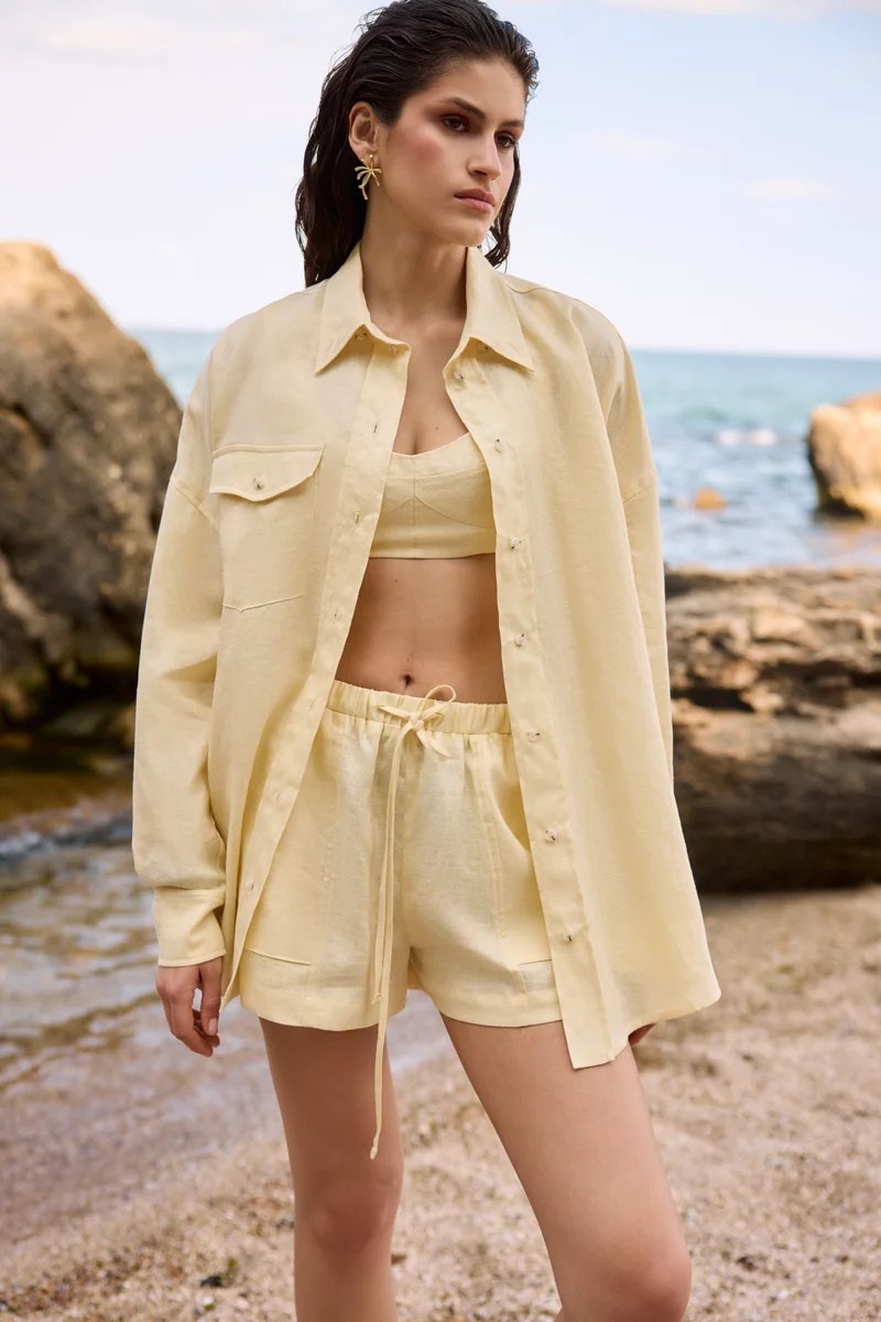 Рубашка из 100% льна в оттенке Butter Yellow фотография 2