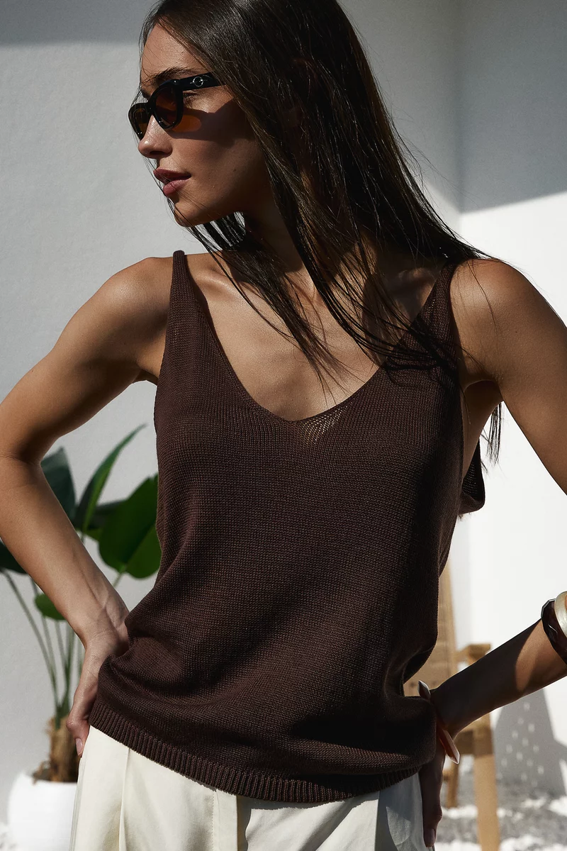 Knitted top with straps in a chocolate shade photo 1