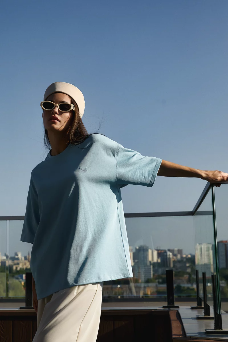 Blue oversized T-shirt with seagull photo 3