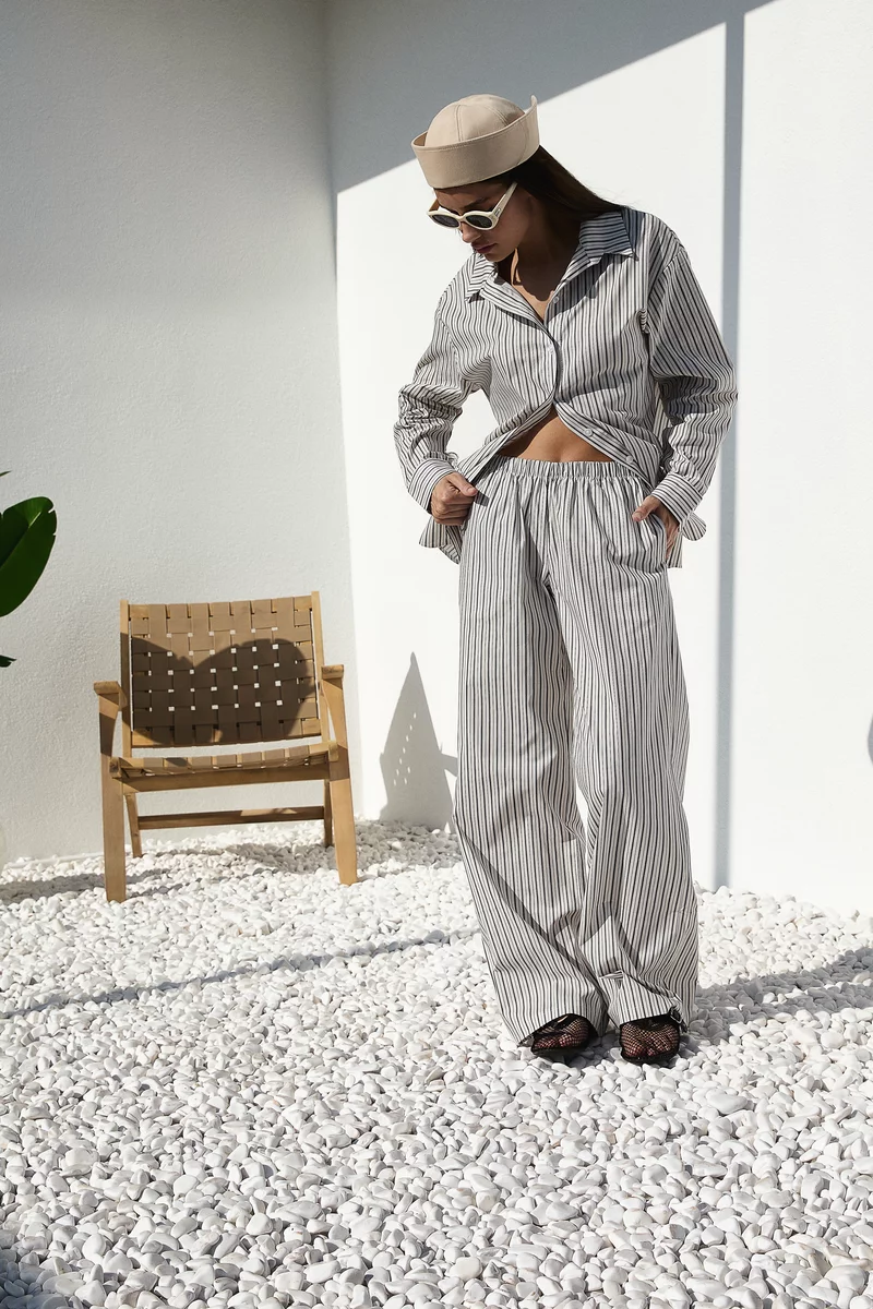 Black and white striped cotton suit with pants photo 3