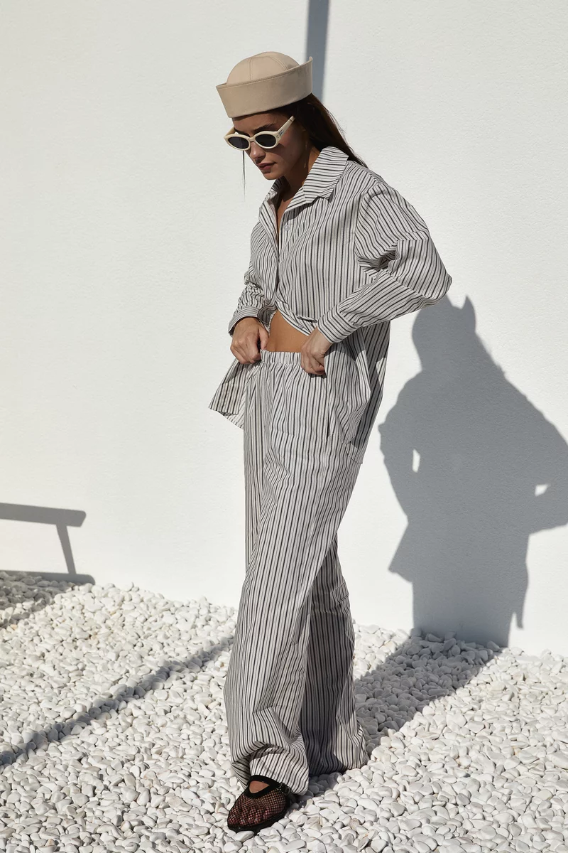 Black and white striped cotton suit with pants photo 4