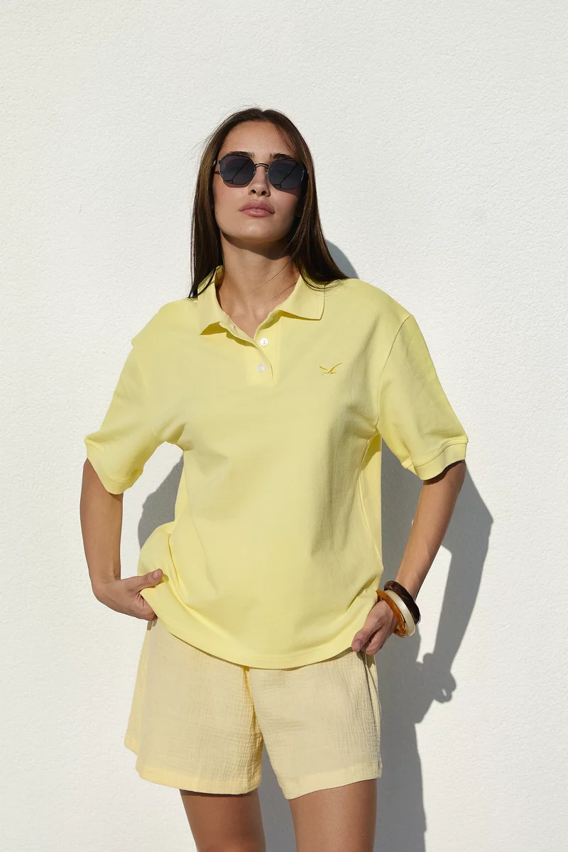 Yellow straight-cut polo shirt photo 2
