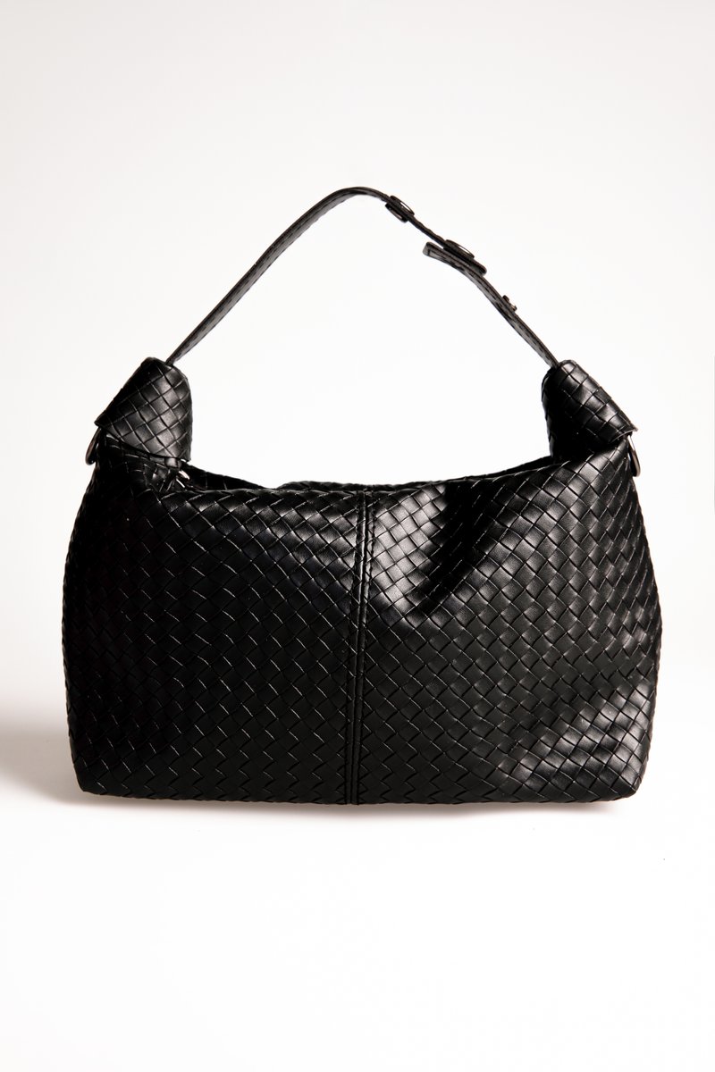 

Чорна сумка із екошкіри з переплетенням