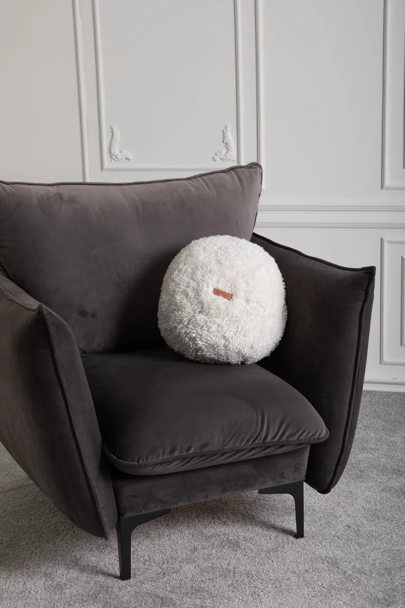 Объемная подушка с наволочкой из искусственного меха Объемная подушка с наволочкой из искусственного меха фотография 1