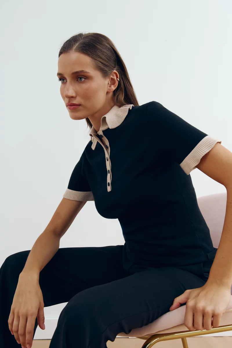 Black knitted polo with contrasting collar and cuffs photo 1