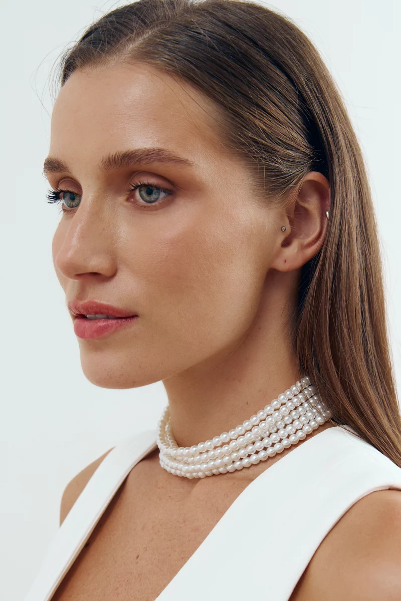 White multi-layered pearl necklace photo 1