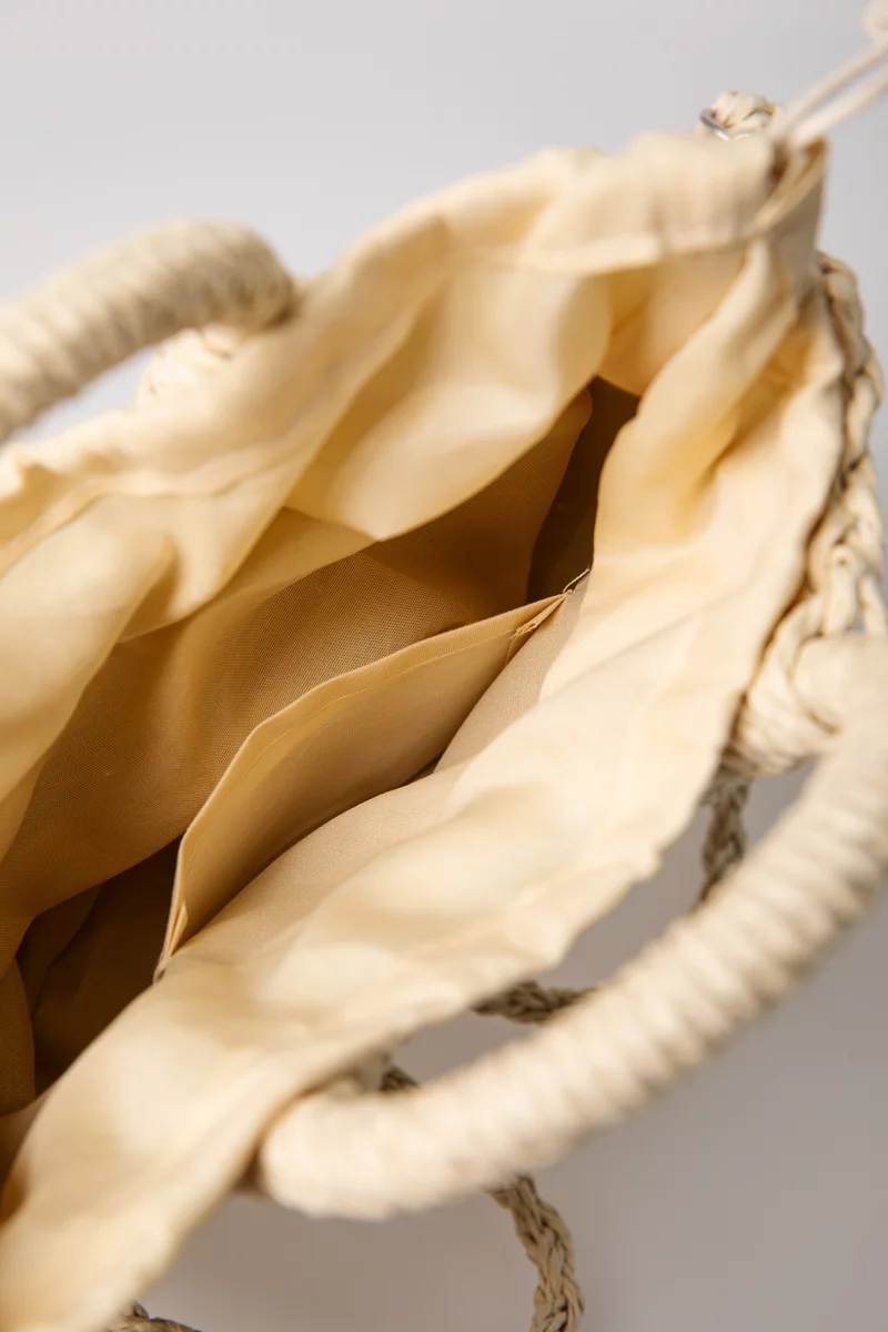 Бежевая соломенная сумка с круглыми ручками фотография 5