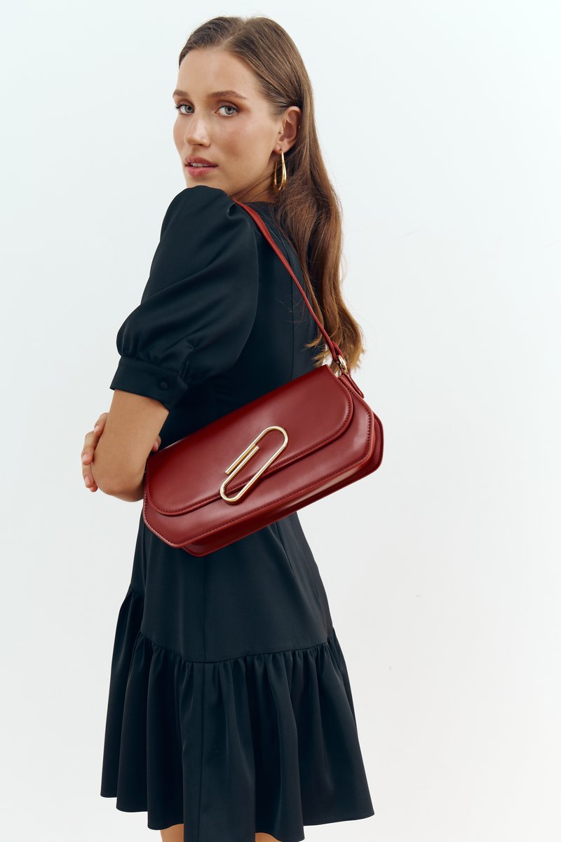 

Сумка-багет у відтінку бургунді