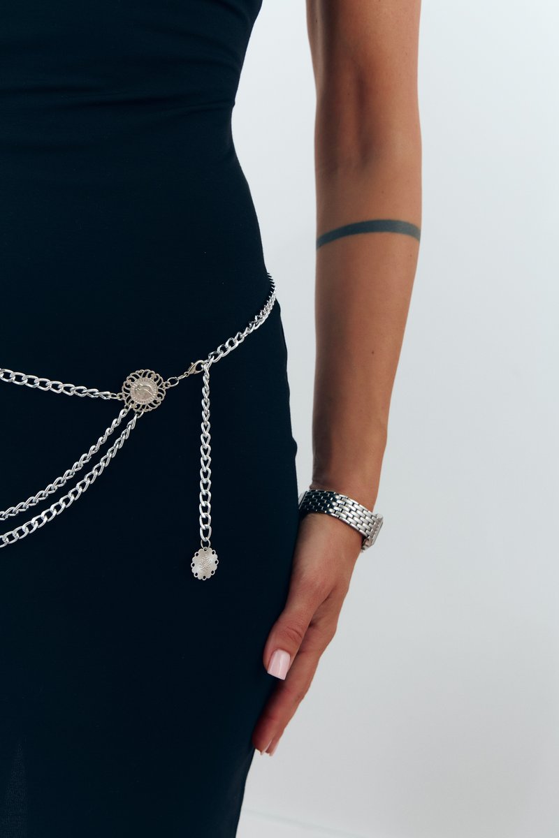 

Сріблястий потрійний ремінь-ланцюг