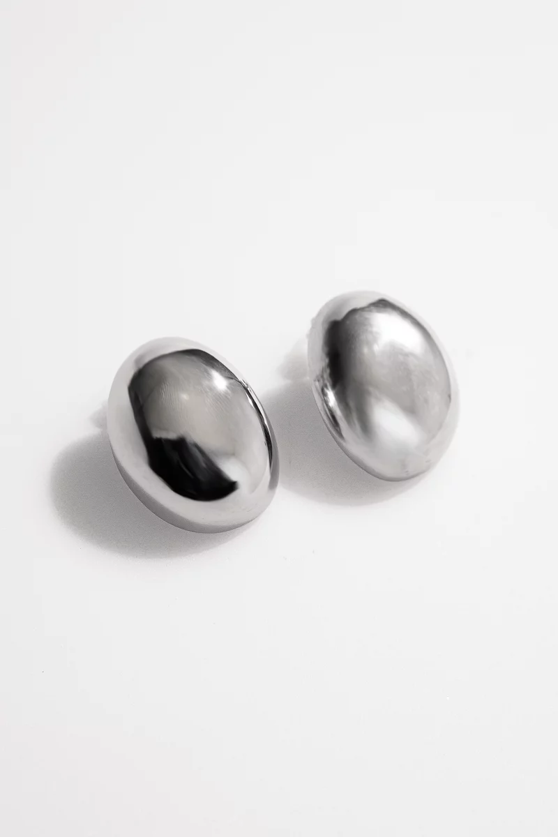 Silver metallic oval earrings photo 2