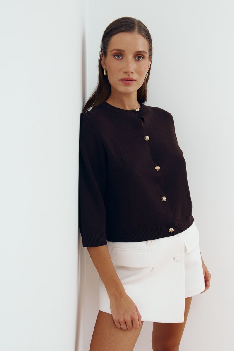 

Кардиган у стилі Old Money у шоколадному відтінку