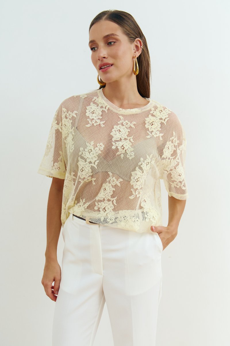 

Жовта футболка із квітковим мереживом