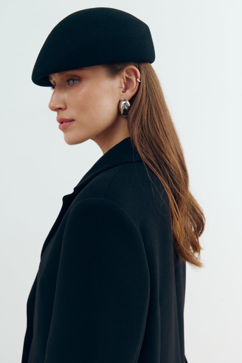 

Чорний капелюх