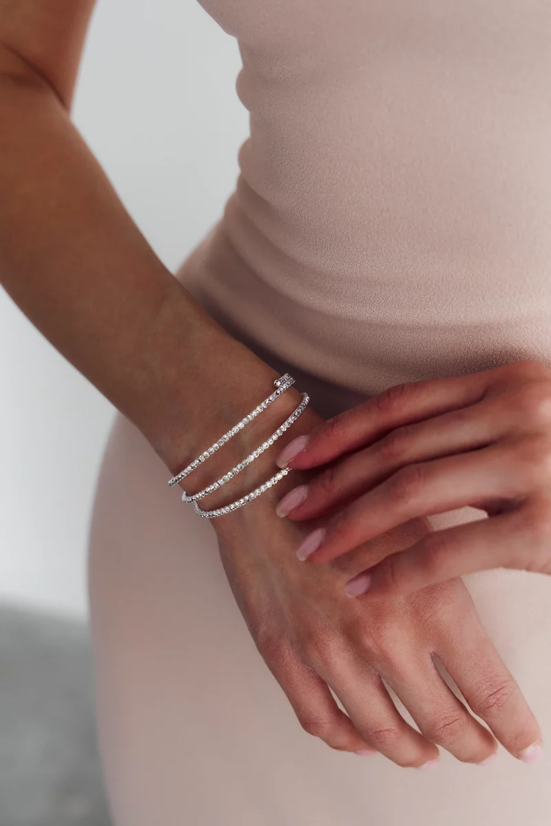 Серебристый тройной браслет со стразами фотография 2