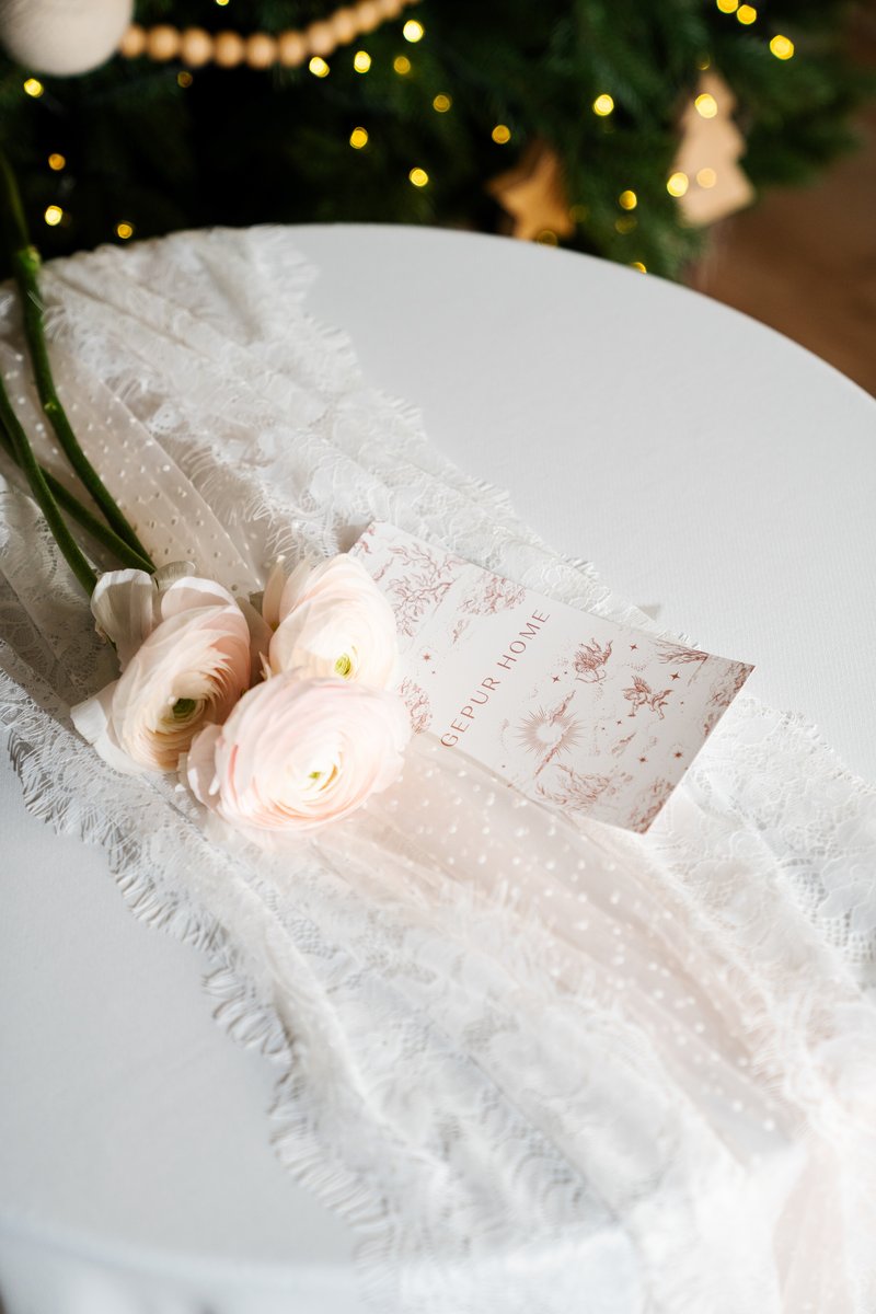 

Молочний ранер з мереживом 150х95 см