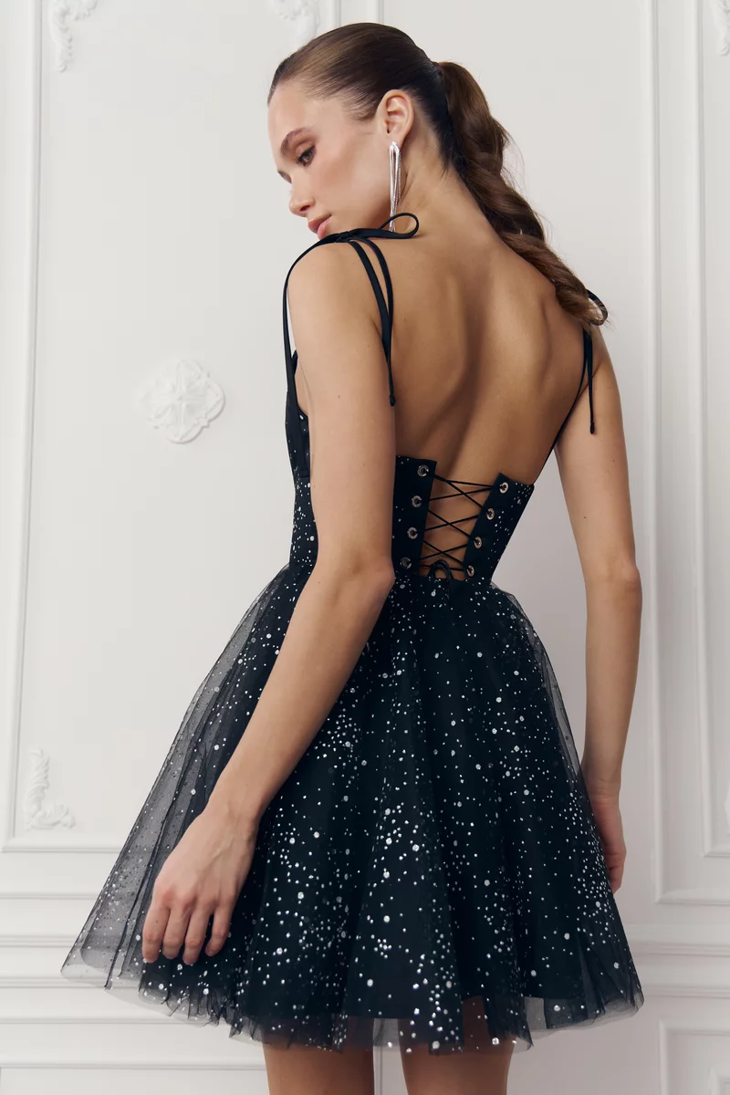 Черное платье мини с корсетом и шнуровкой фотография 3