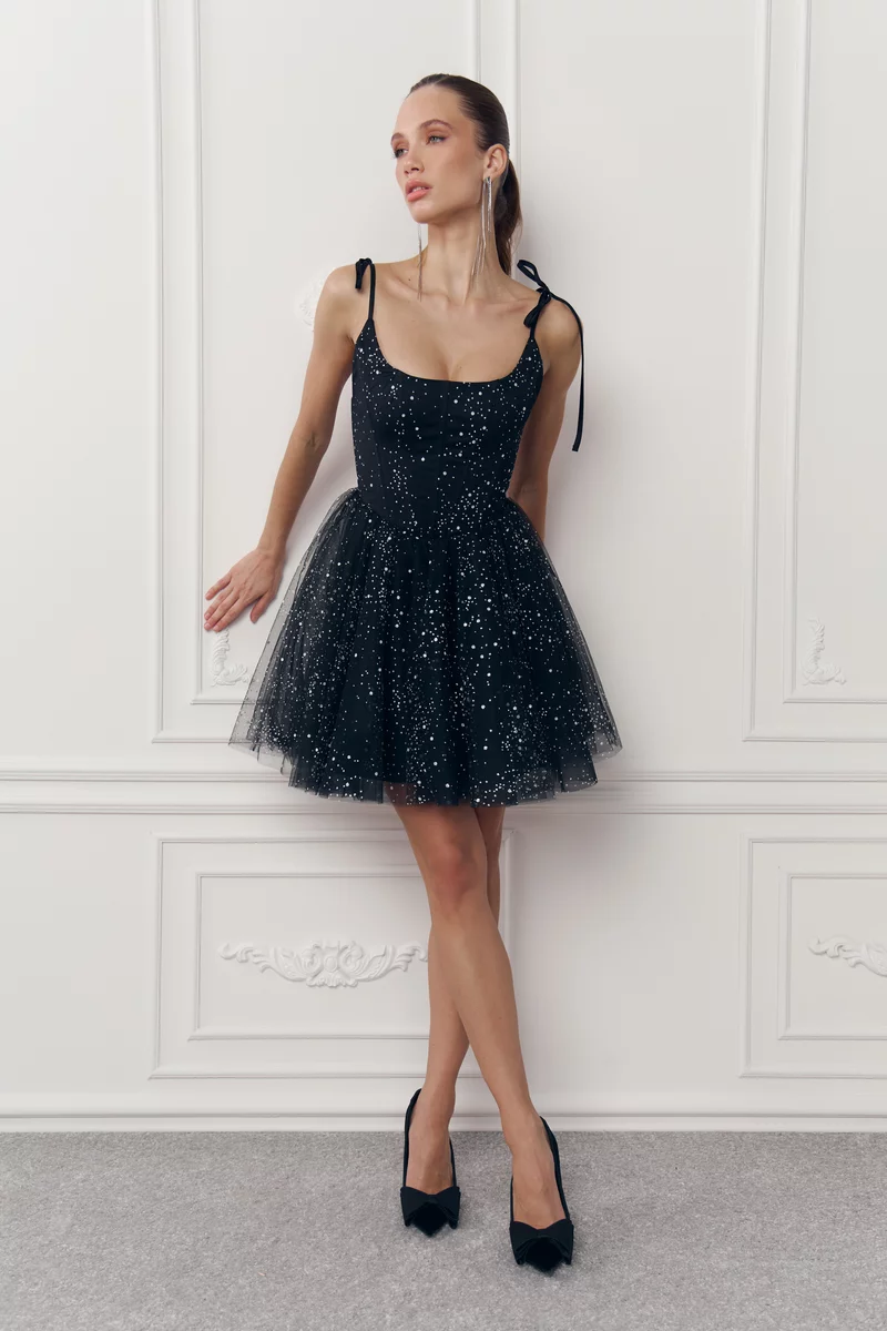 Черное платье мини с корсетом и шнуровкой фотография 4