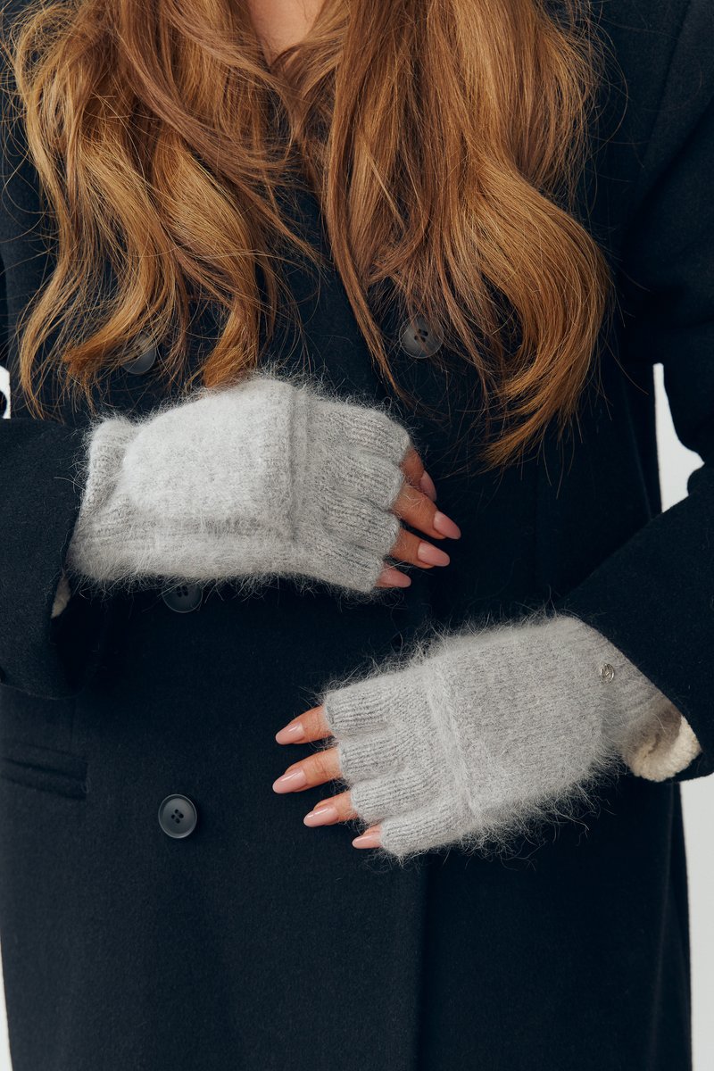 

Сірі ангорові рукавички з клапаном