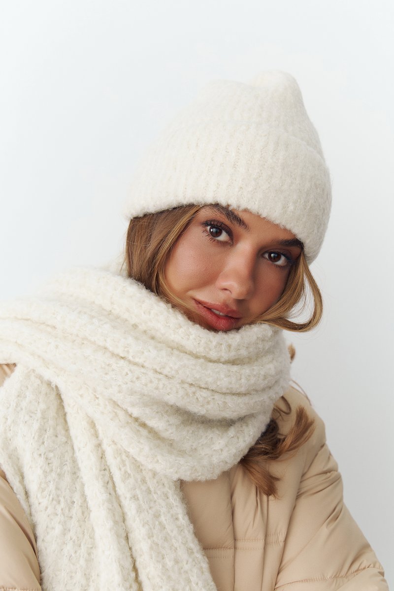 

Молочна шапка з вовною