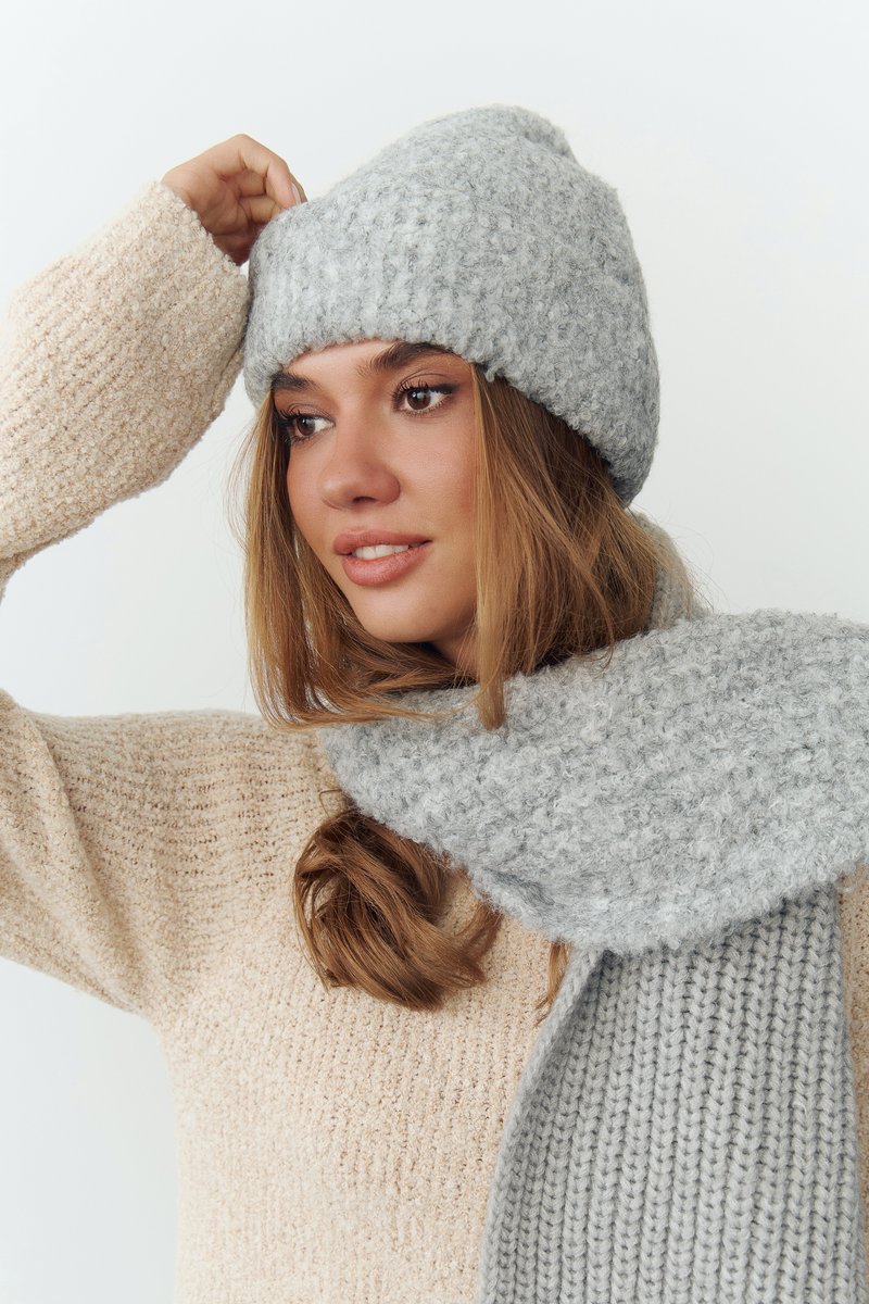 

Сіра шапка з вовною