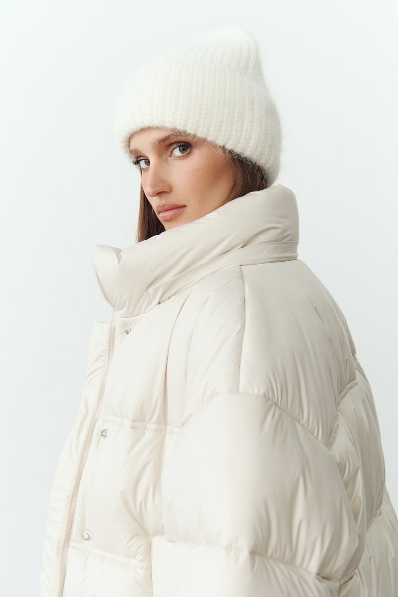 

Молочна ангорова шапка