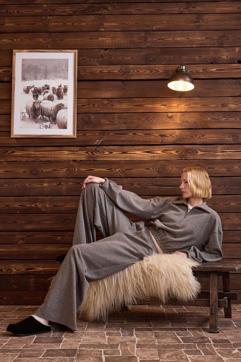 

Сірий трикотажний кроп-світшот на блискавці