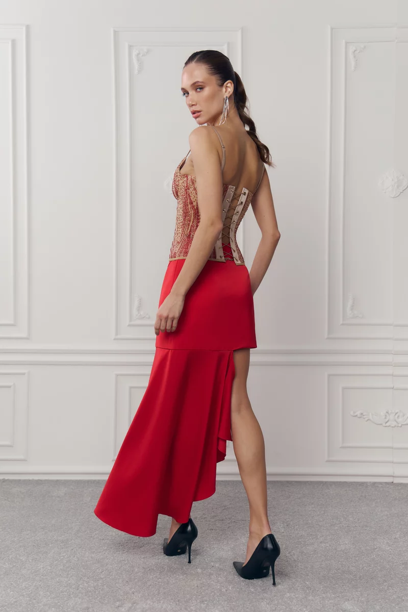 Красная юбка сатиновая мини асимметричного кроя фотография 2