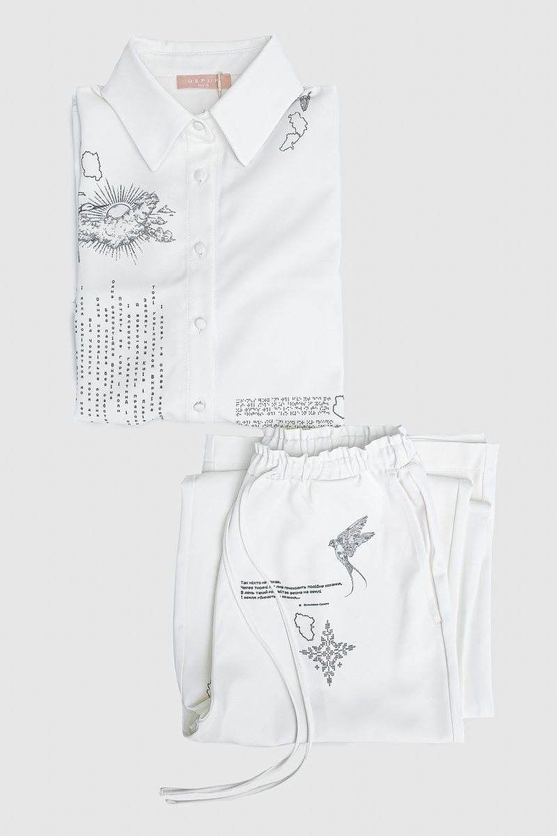 

Молочний костюм Душа зі штанами та блузою