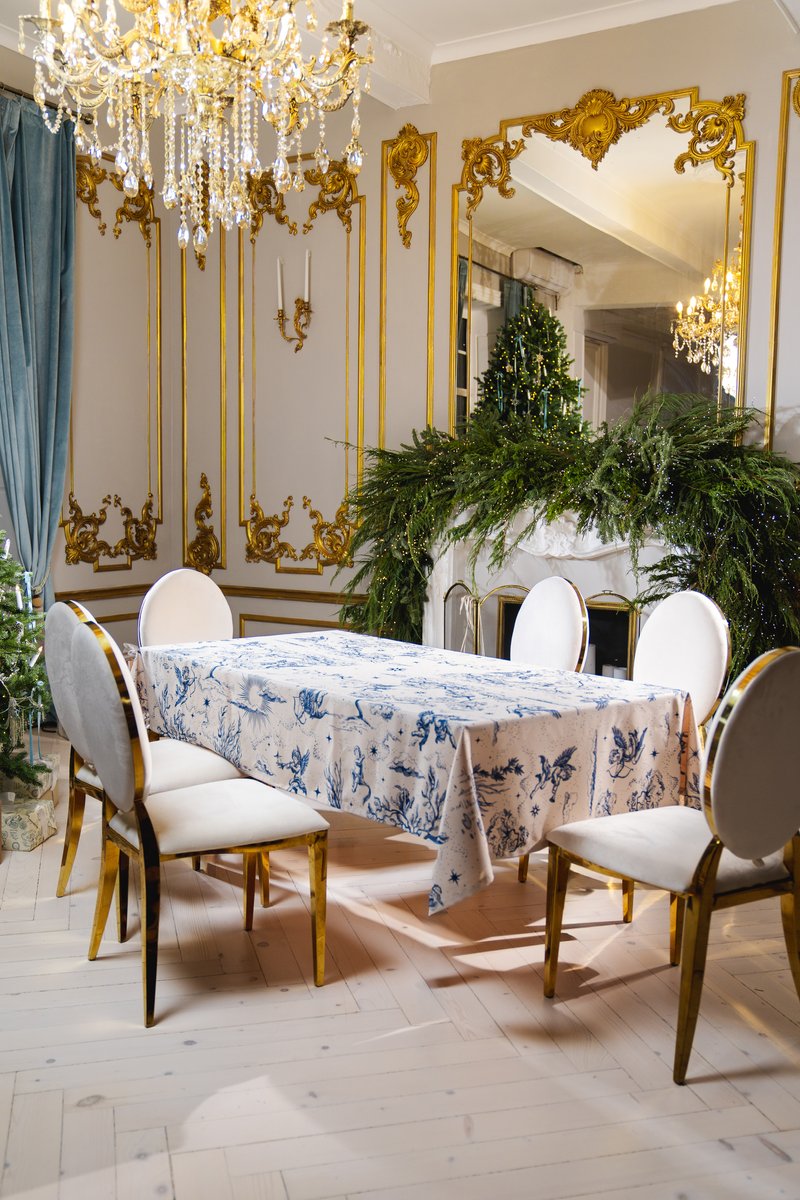 

Молочна скатертина з дизайнерським принтом 140х220 см