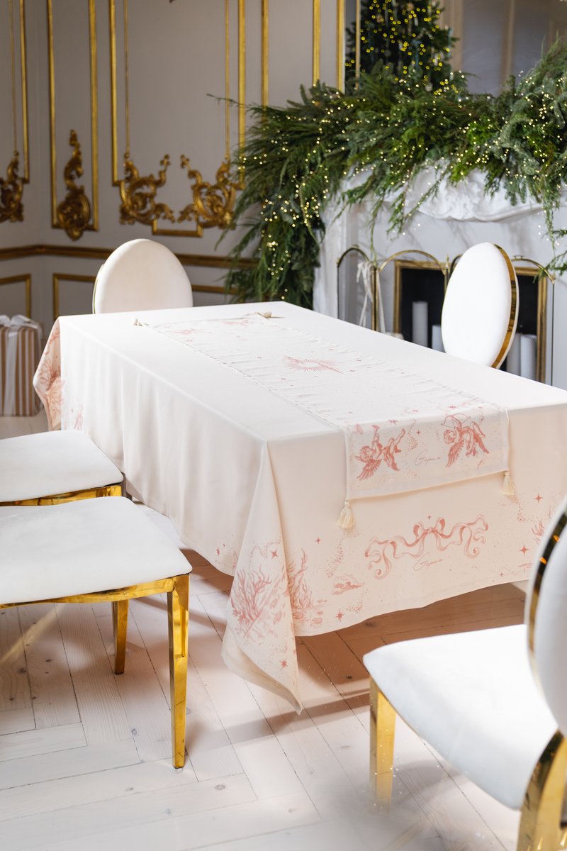 

Молочна скатертина з дизайнерським принтом 140х220 см